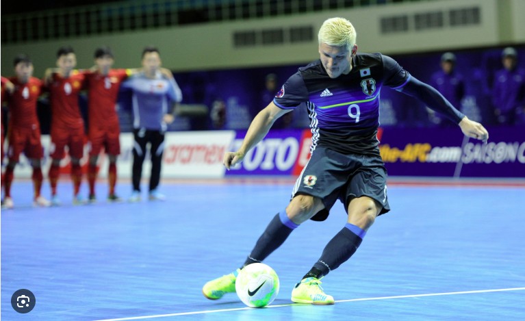 Bóng đá Futsal hiểu đơn thuần là bóng đá trong nhà