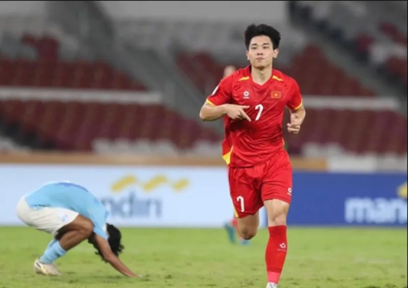 Trong màu áo U23 Việt Nam, Nguyễn Đình Bắc gây ấn tượng nhờ tốc độ, khả năng tạo đột biến và tinh thần thi đấu đầy quyết tâm.