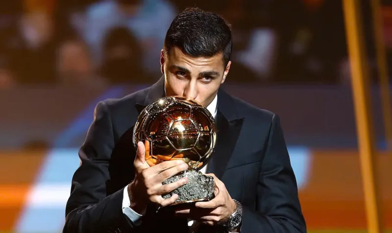 Rodri là chủ nhân Quả Bóng Vàng 2024 sau mùa giải xuất sắc cùng Manchester City và đội tuyển Tây Ban Nha.