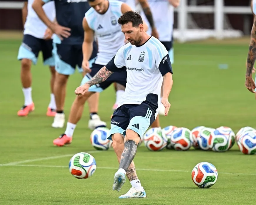 Messi chơi vị trí nào