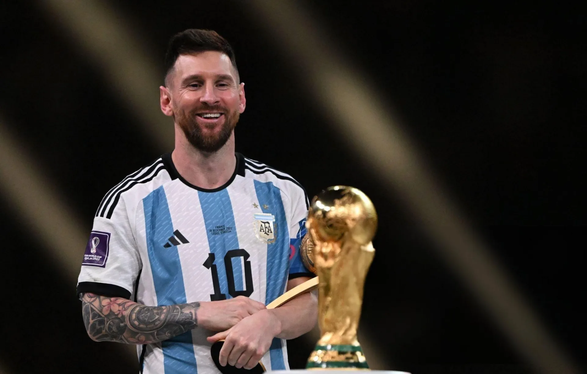 Messi chơi vị trí nào
