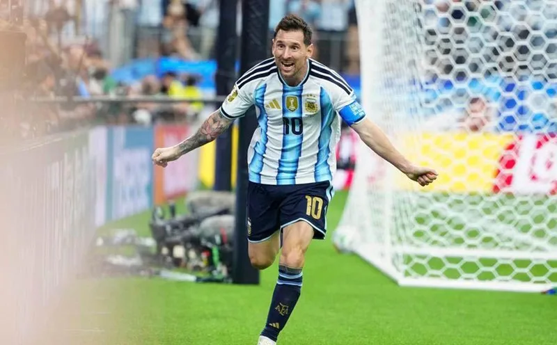 Messi chơi vị trí nào