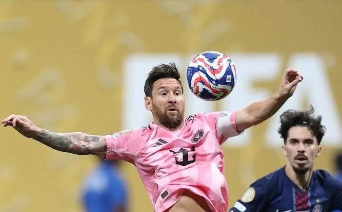 Messi chơi vị trí nào