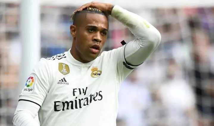 tiền đạo huyền thoại Real Madrid